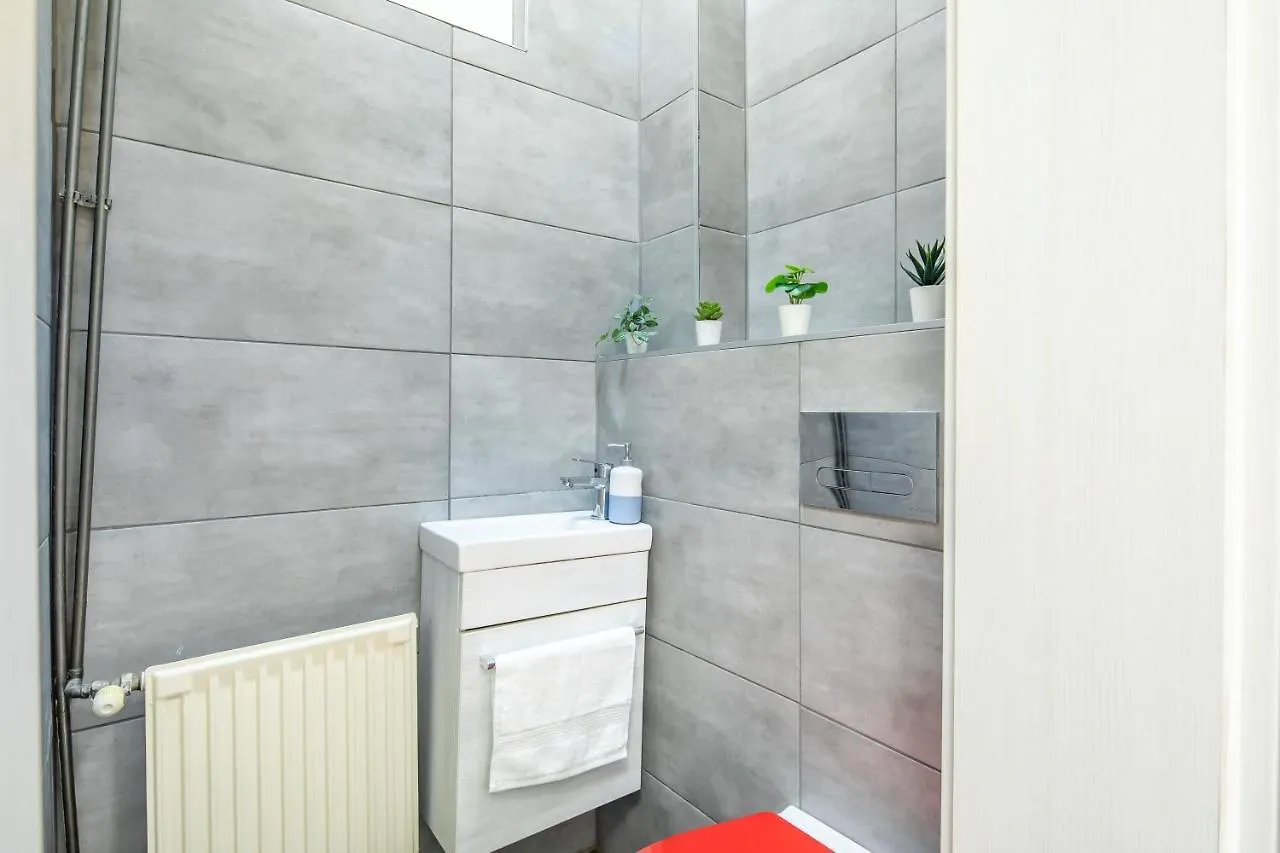 Cozy & Central Apartment With 2-Bedroom Budapest Hungary